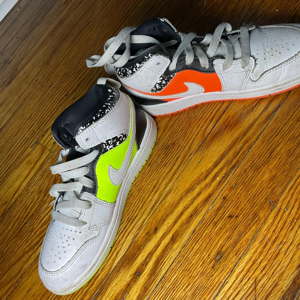 Nike Air Jordan 1 Mid Neon Notebook Kids